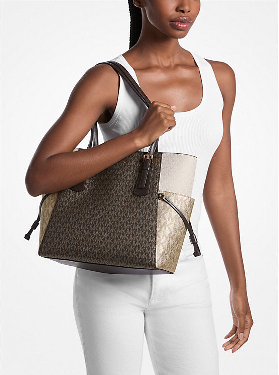 MICHAEL KORS - Voyager Large Color-Block Signature Logo Tote Bag