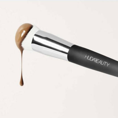 HUDA BEAUTY Easy Blur Base Brush