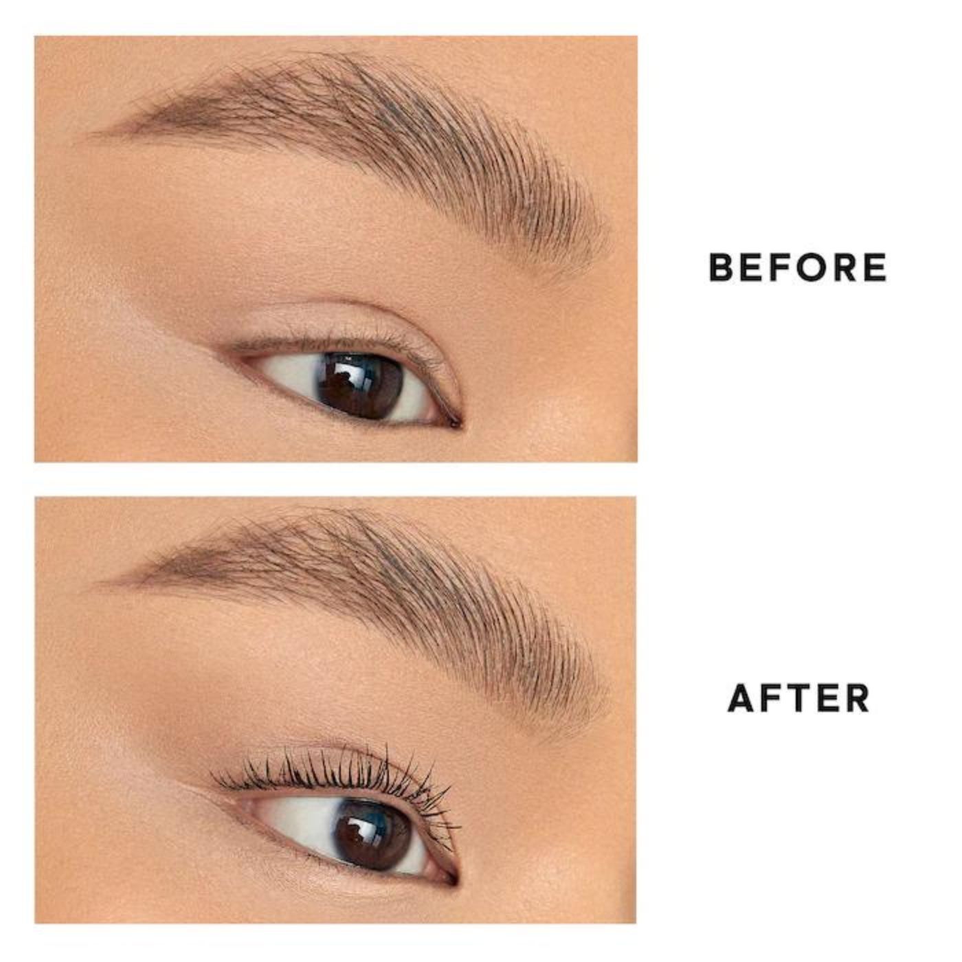 Close-up of Patrick Ta Major Volume Mascara brush for bold, voluminous lashes